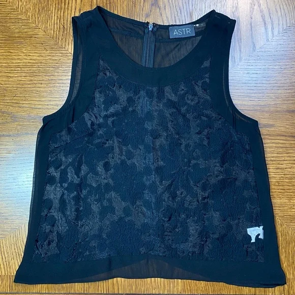 ASTR The Label Black Sleeveless Sheer Floral Top
Size: S - Picture 4 of 11